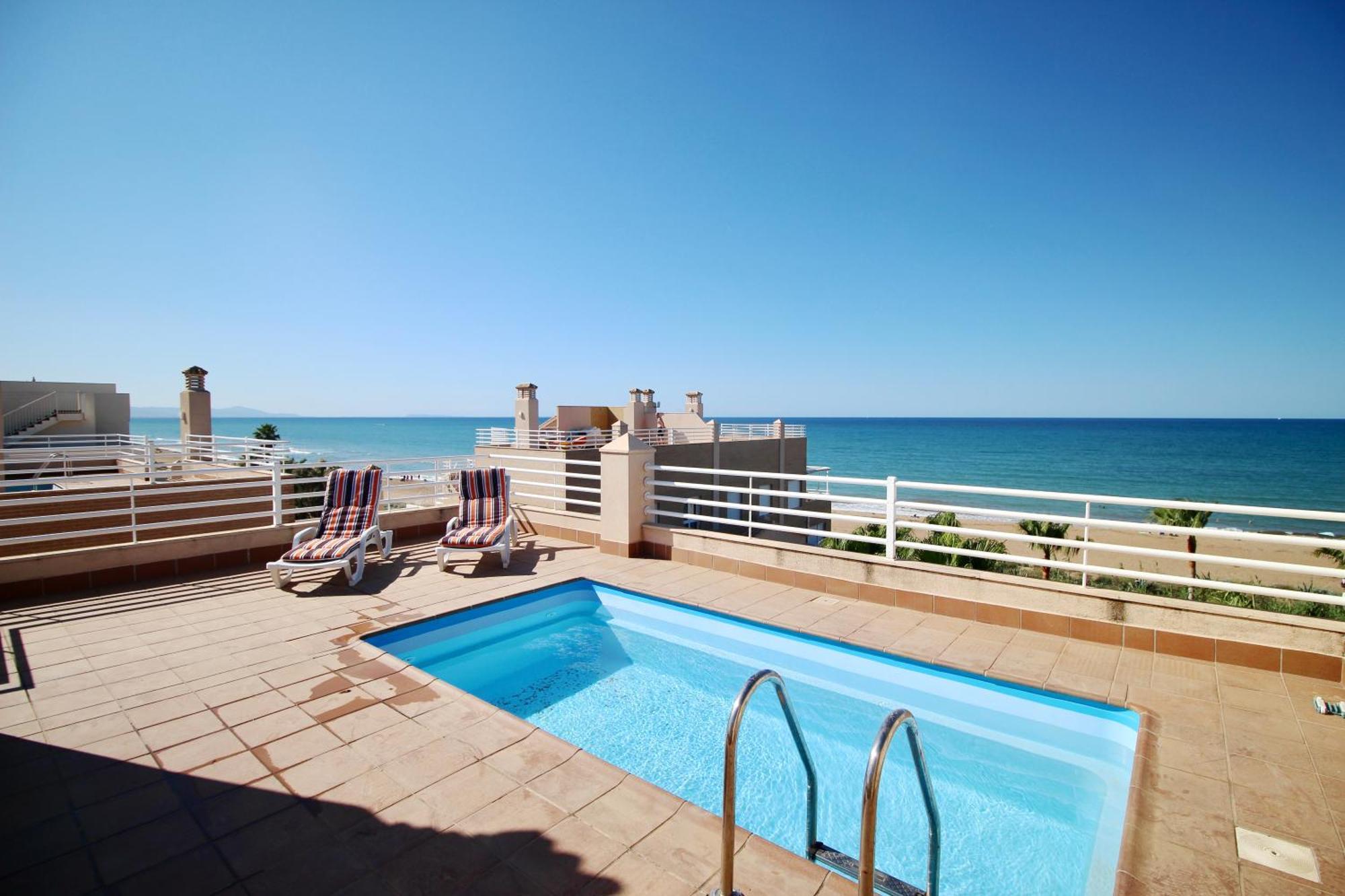 Atico Con Piscina Privada En Primera Linea Apartment Denia Room photo